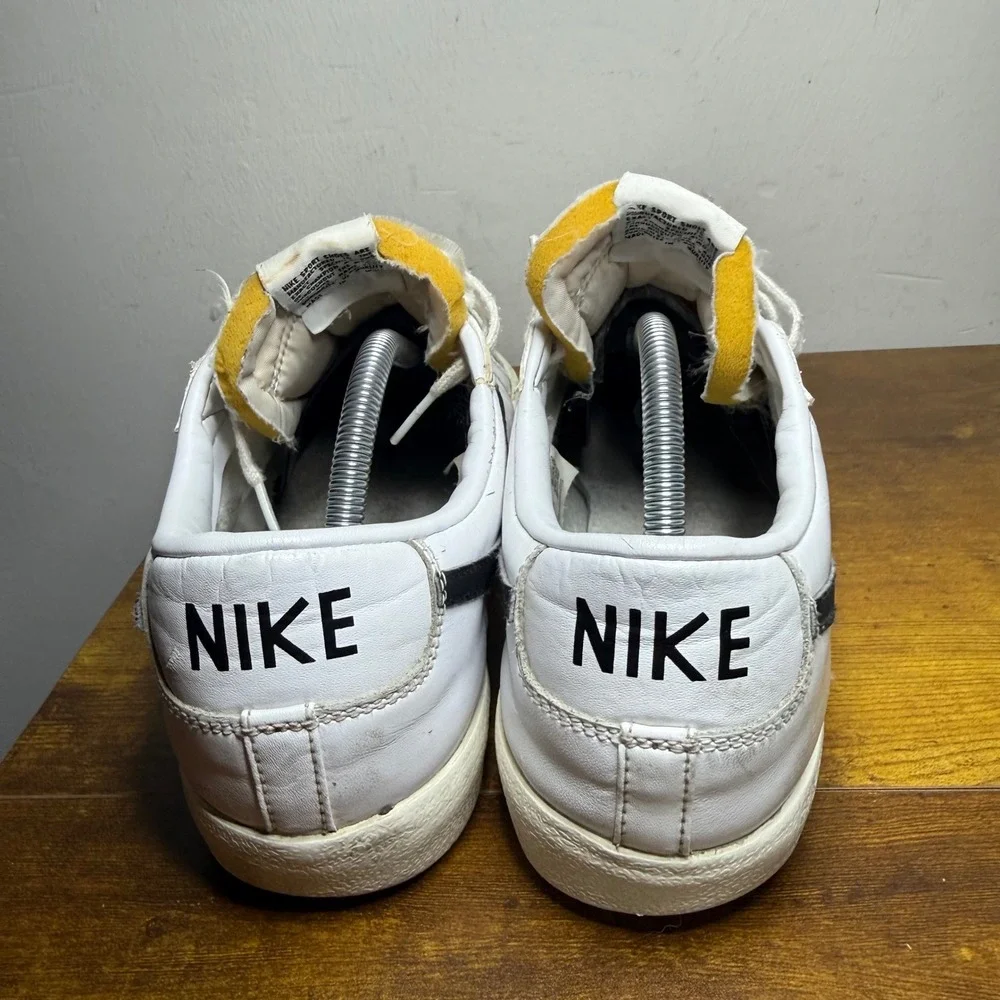 Nike Blazer Low 77 Sneakers Mens Size 10 White Black DA6364-101